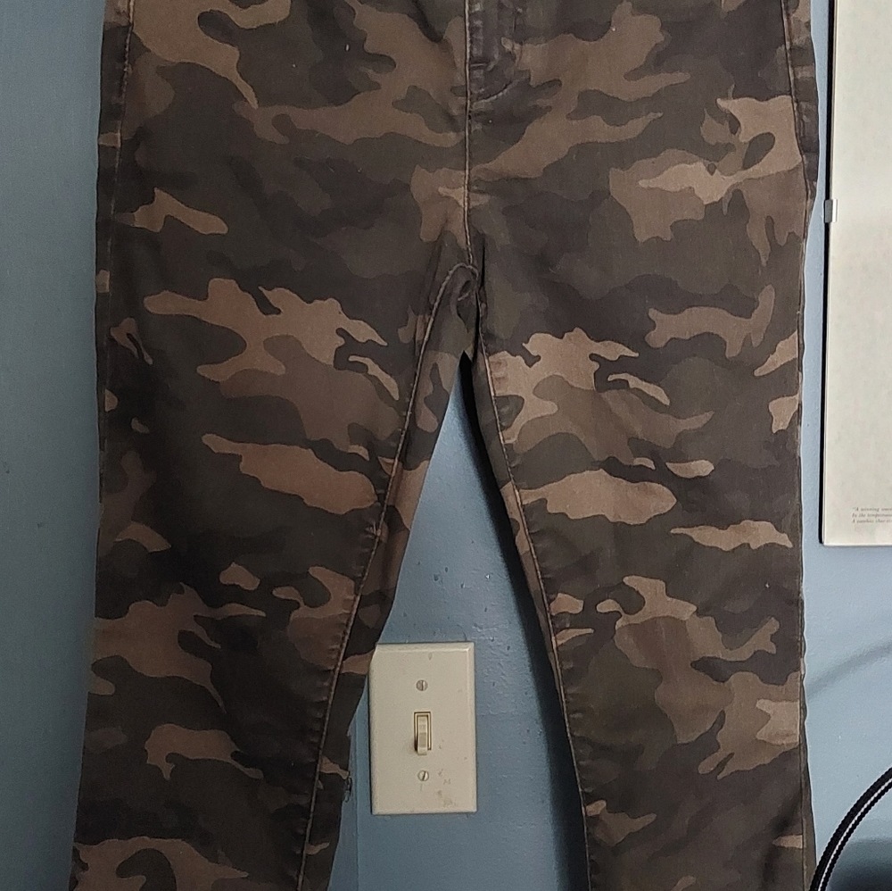 Camo Capris